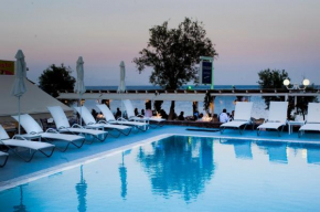  Poseidon Beach Hotel  Фира
